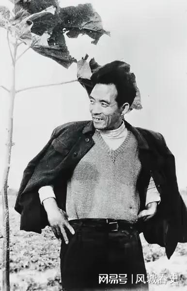 组织批准回到故乡山东淄博探望年迈的母亲C