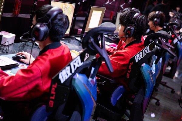 盟职业赛指定用椅 傲风G7凭啥这么火CQ9电子网站明星直播同款 英雄联(图3)