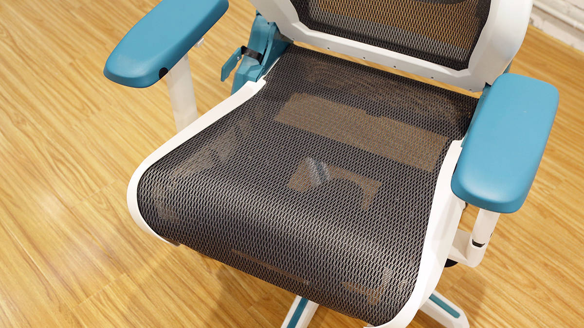 椅了！迪锐克斯AIR电竞网椅评测CQ9电子网站夏天再也不怕坐电竞(图15)